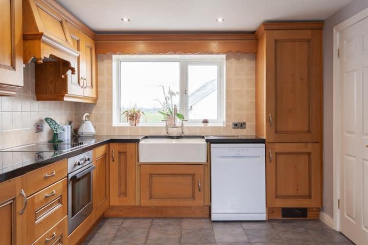 Charming Cottage 4 Bedroom Acton  Εξωτερικό φωτογραφία